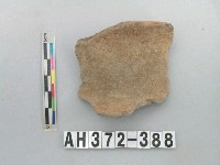 藏品(灰褐色粗砂陶口緣)的圖片